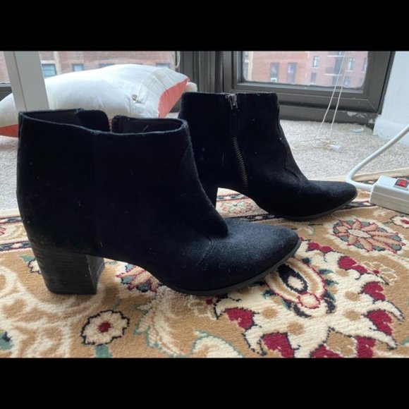 Dolce Vita Lennon Suede Western Booties - Picture 2 of 4